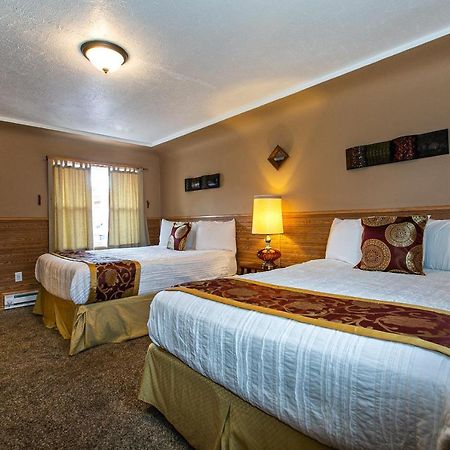 The Wisconsin Wood Inn Dickeyville Buitenkant foto