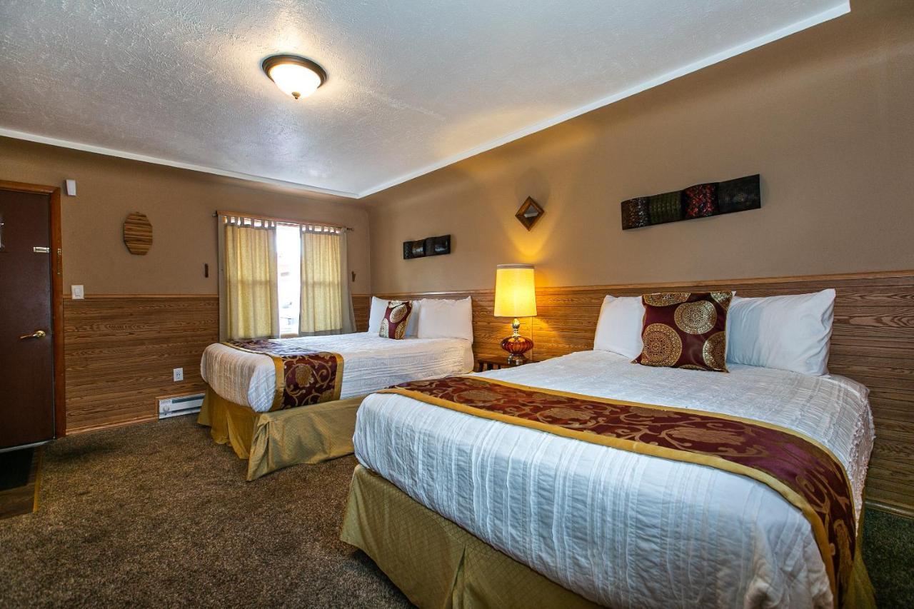 The Wisconsin Wood Inn Dickeyville Buitenkant foto